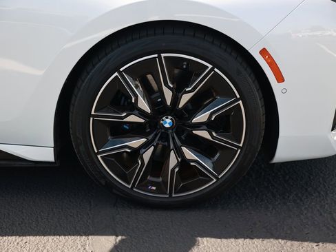 Used 2025 BMW i7 M70 w/ Executive Package image 8