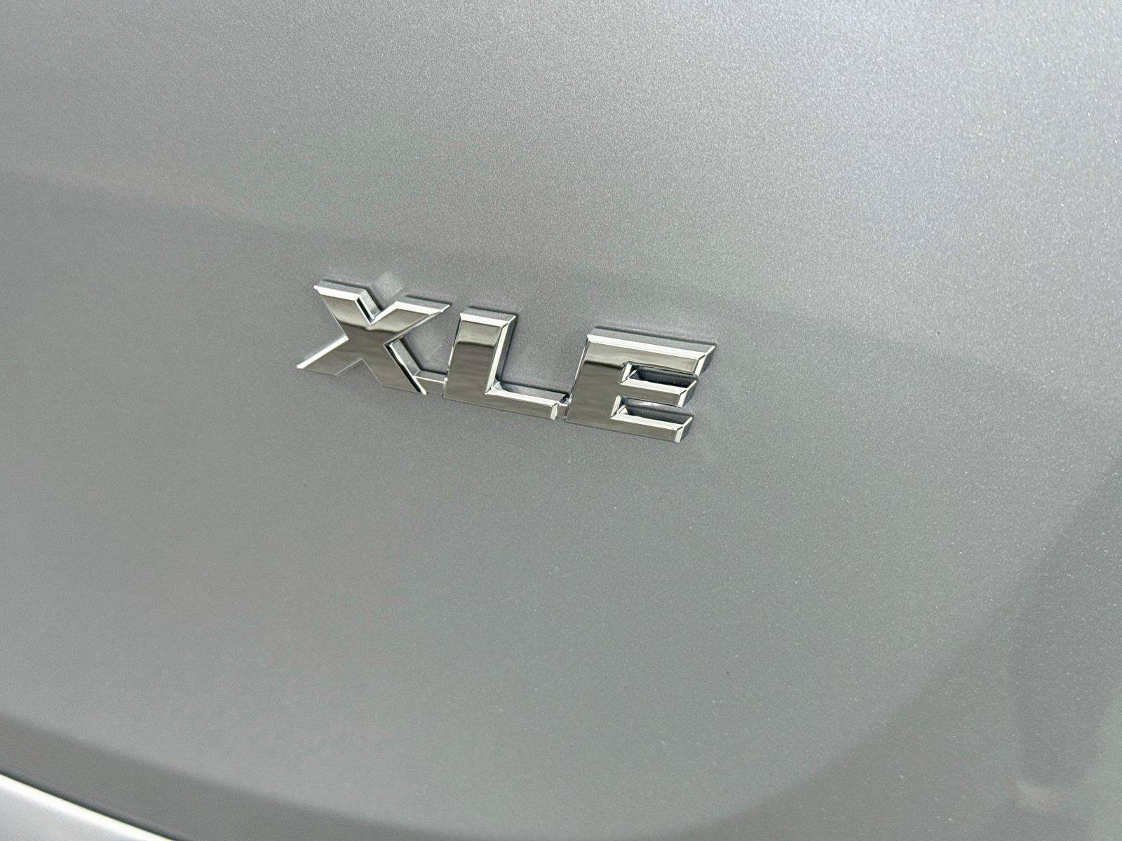 Used 2018 Toyota RAV4 XLE FWD image 13