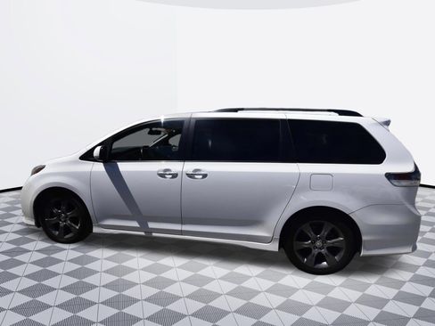 Used 2015 Toyota Sienna SE Premium FWD image 2