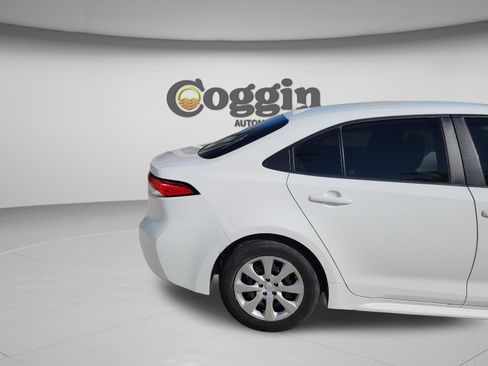 Certified 2023 Toyota Corolla LE FWD image 32