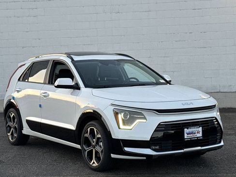 New 2025 Kia Niro EX Touring image 2