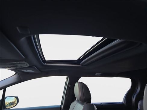 Used 2022 Toyota Sienna XSE image 34