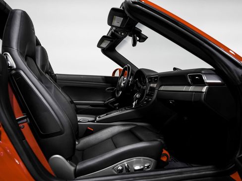 Used 2015 Porsche 911 Targa 4S AWD/4WD image 32