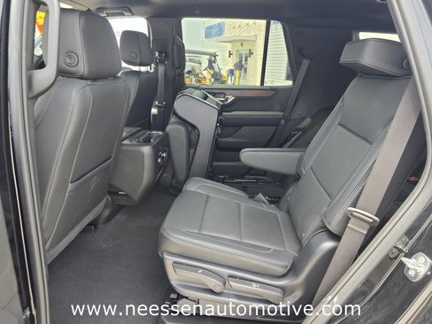 Used 2025 GMC Yukon Denali AWD/4WD image 5