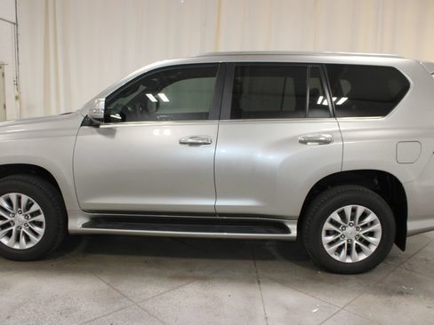 Used 2022 Lexus GX 460 Premium w/ Premium Package AWD/4WD image 6