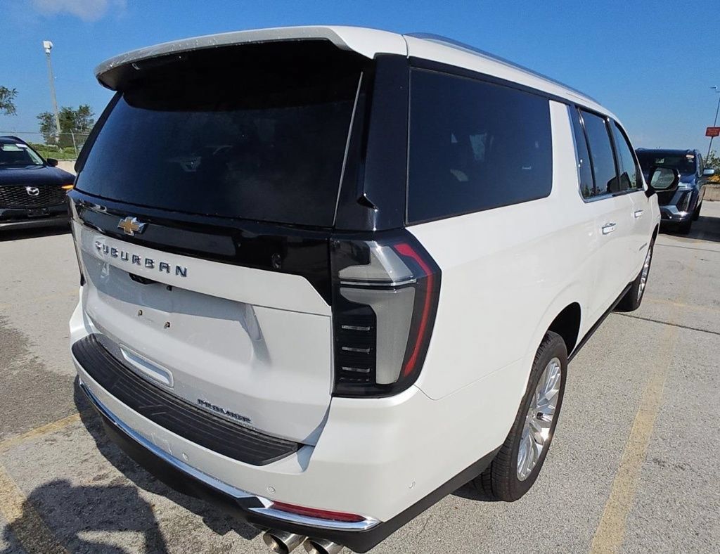 Used 2025 Chevrolet Suburban Premier AWD/4WD image 3