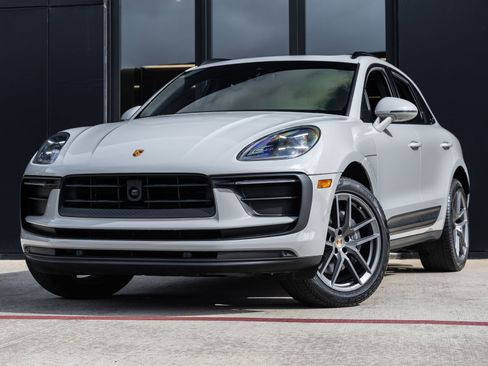 Certified 2023 Porsche Macan image 1