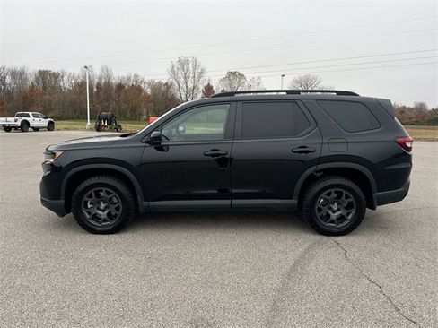 Used 2025 Honda Pilot TrailSport image 10