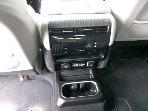 Used 2022 Jeep Wagoneer Series II w/ Premium Group I AWD/4WD image 26