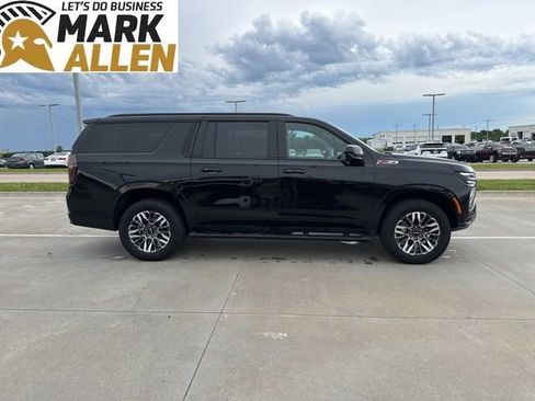 Used 2025 Chevrolet Suburban Z71 AWD/4WD image 6