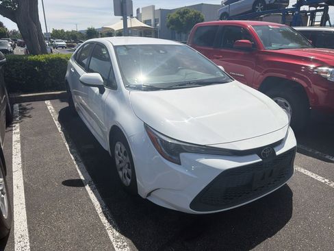Used 2022 Toyota Corolla LE FWD image 2