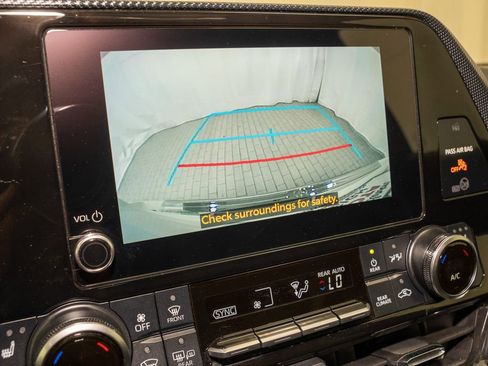 Used 2024 Toyota Highlander XSE image 16