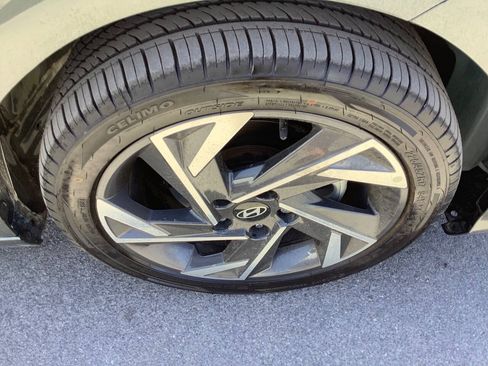Used 2025 Hyundai Elantra SEL FWD image 23