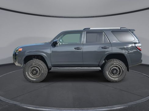 Used 2024 Toyota 4Runner SR5 AWD/4WD image 5
