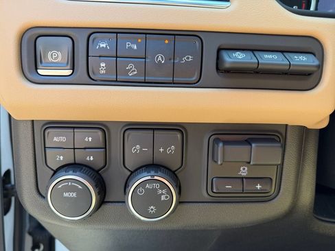 Used 2021 Chevrolet Tahoe Premier w/ Premium Package AWD/4WD image 19