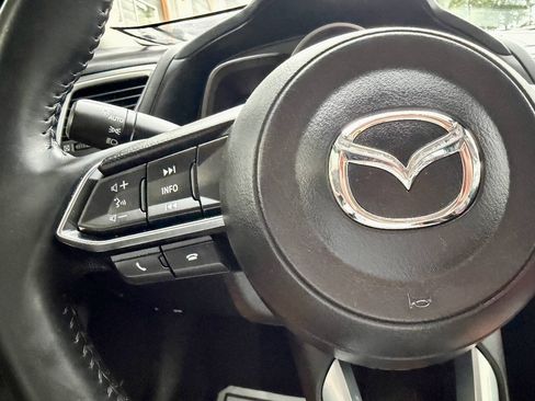 Used 2018 MAZDA MAZDA3 Touring FWD image 35