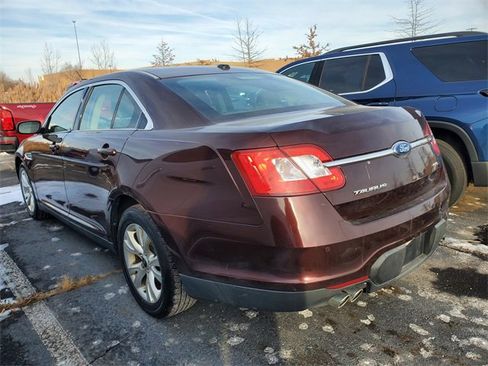 Used 2010 Ford Taurus SEL image 3