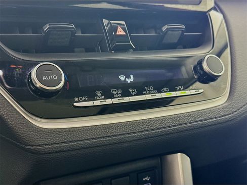 Certified 2023 Toyota Corolla Cross LE w/ Moonroof Package image 13