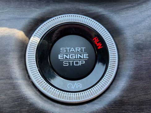 Used 2023 Jeep Grand Cherokee Limited AWD/4WD image 36