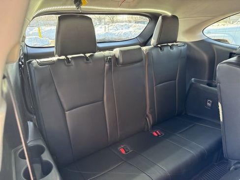 Used 2023 Toyota Highlander XLE image 24