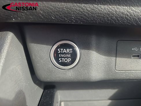 Used 2022 Nissan Rogue SV image 42