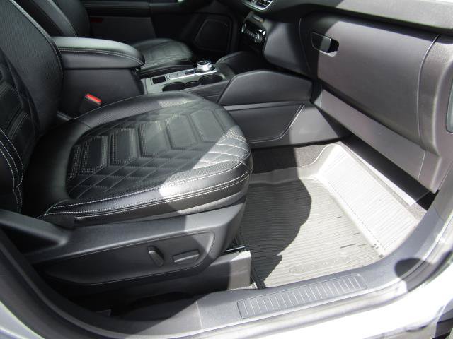 Used 2024 Ford Escape Platinum w/ Premium Technology Package AWD/4WD image 11