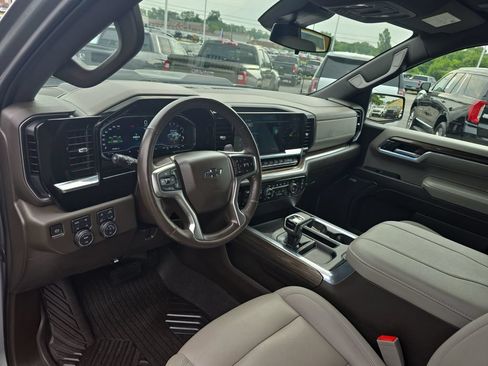 Used 2023 Chevrolet Silverado 1500 LT Trail Boss w/ LT Trail Boss Premium Package AWD/4WD image 30