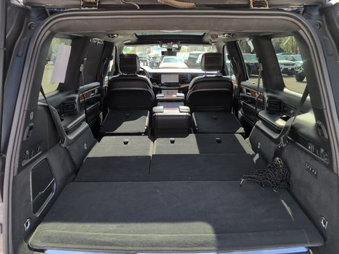 Used 2024 Jeep Grand Wagoneer Series III AWD/4WD image 12