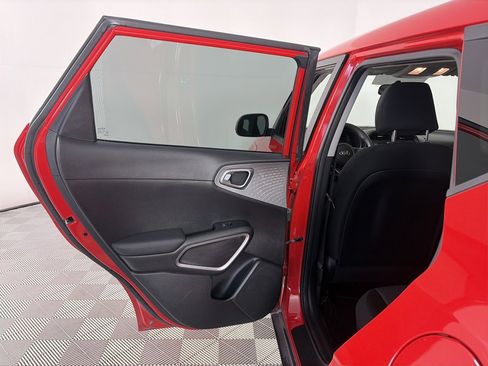 Used 2021 Kia Soul LX image 12