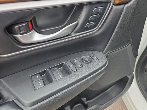 Used 2018 Honda CR-V Touring image 11