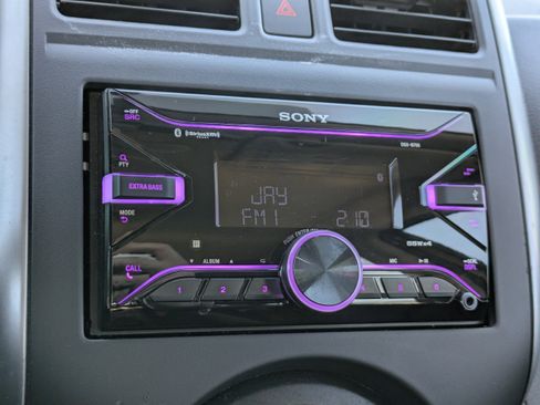 Used 2013 Nissan Versa SV w/ Convenience Pkg image 17