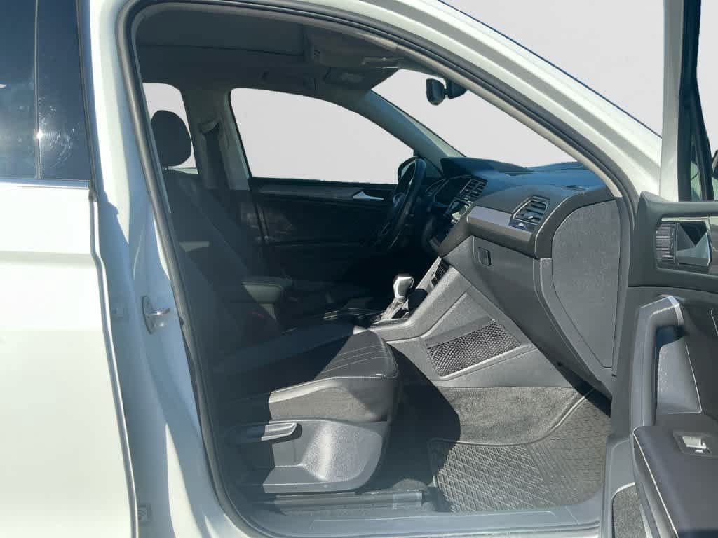 Used 2024 Volkswagen Tiguan SE AWD/4WD image 15