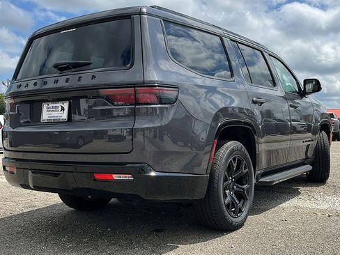 Used 2024 Jeep Wagoneer Series II image 3