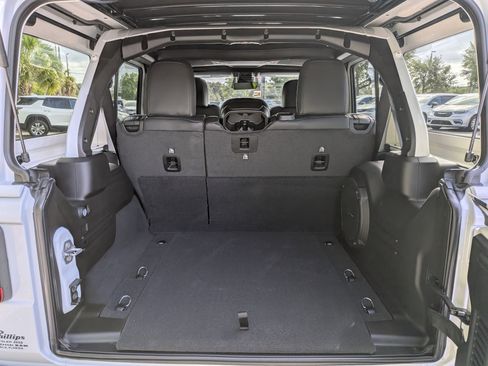 New 2026 Jeep Wrangler Unlimited Sahara AWD/4WD image 12