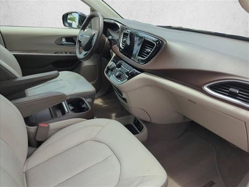 Used 2018 Chrysler Pacifica Touring-L w/ Advanced Safetytec Group FWD image 21