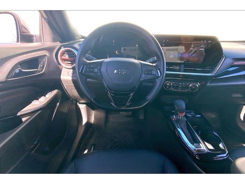 Used 2024 Chevrolet Trax RS w/ Driver Confidence Package image 5