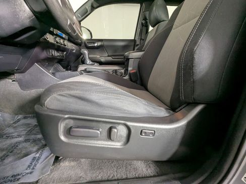 Used 2021 Toyota Tacoma TRD Sport image 26