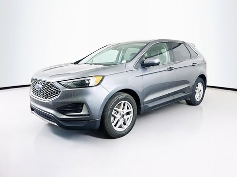 Used 2024 Ford Edge SEL image 3