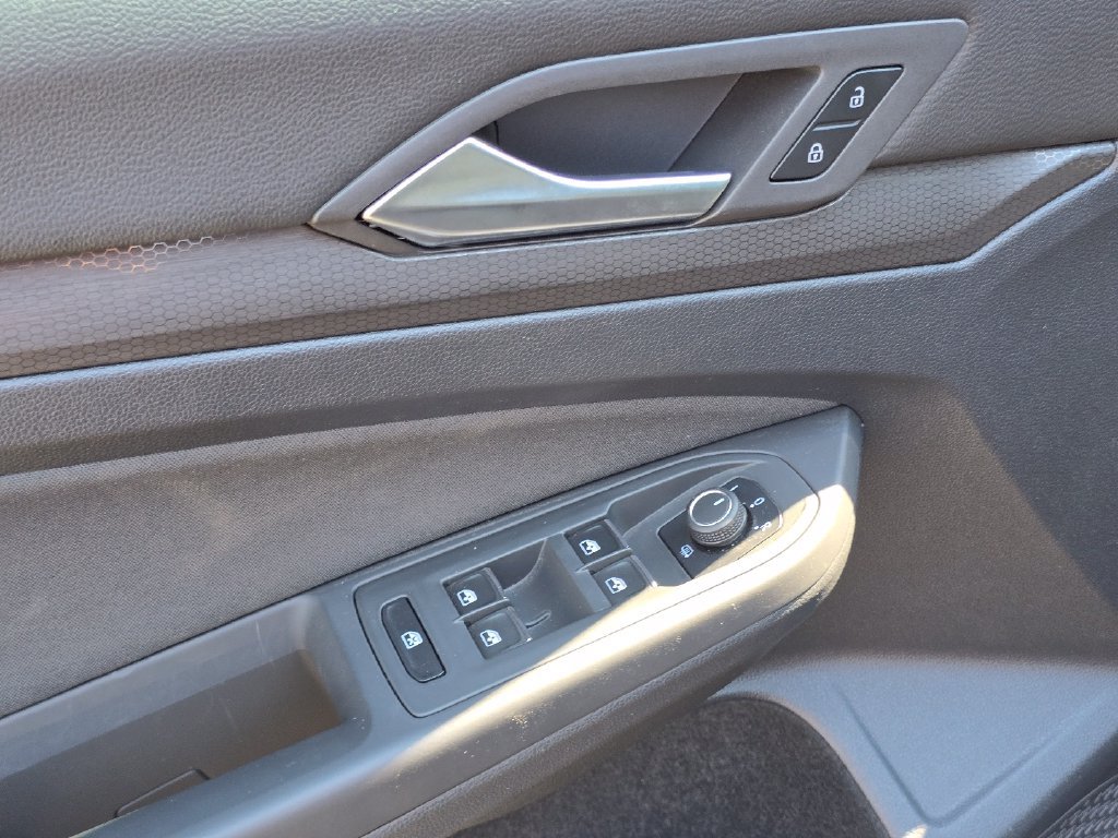 Certified 2022 Volkswagen GTI SE FWD image 32