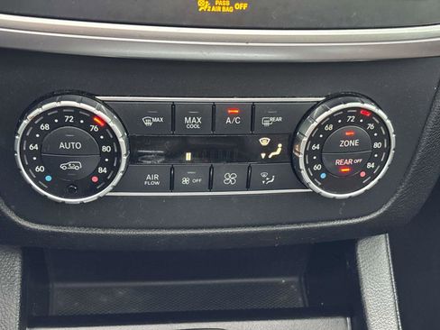 Used 2015 Mercedes-Benz GL 550 4MATIC image 28