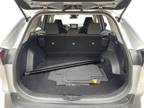 Used 2020 Toyota RAV4 XLE image 5