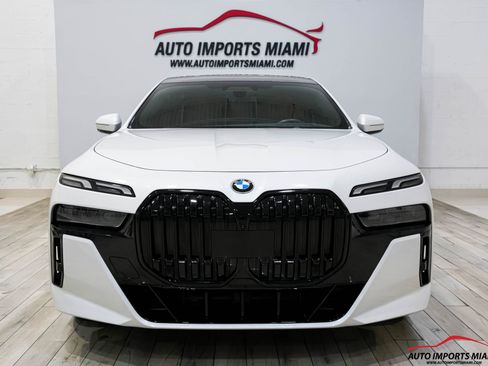 Used 2023 BMW 760i xDrive image 30