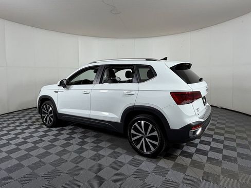 Used 2024 Volkswagen Taos SE image 3