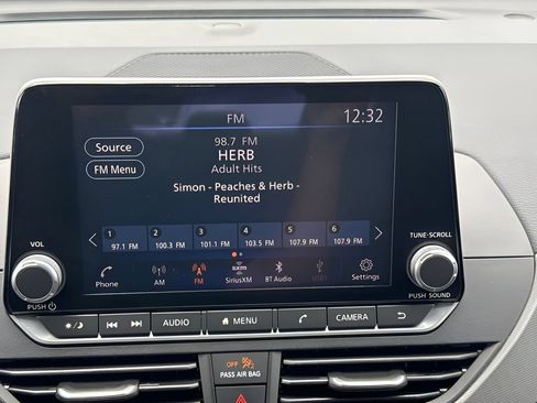 Used 2023 Nissan Altima 2.5 SR FWD image 12
