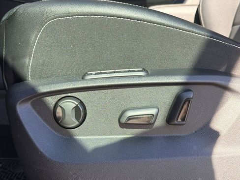 Used 2025 Volkswagen Atlas SEL image 23