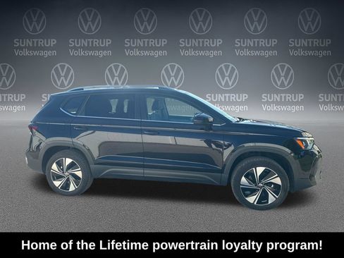 Used 2025 Volkswagen Taos SE w/ Panoramic Sunroof Package AWD/4WD image 6
