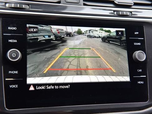 Used 2024 Volkswagen Tiguan SE AWD/4WD image 13