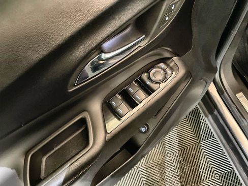 Used 2022 Chevrolet Equinox Premier image 22