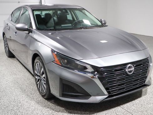 Used 2023 Nissan Altima 2.5 SV image 5