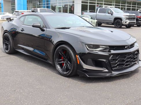 Used 2022 Chevrolet Camaro ZL1 RWD image 2